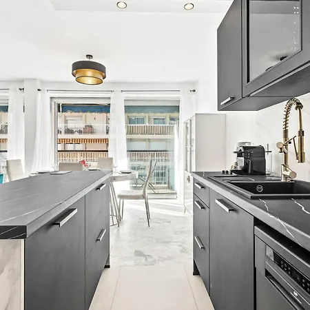 Sunblue - Center & Port