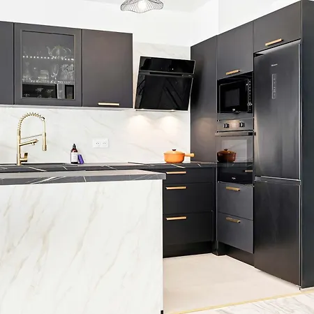 Sunblue - Center & Port